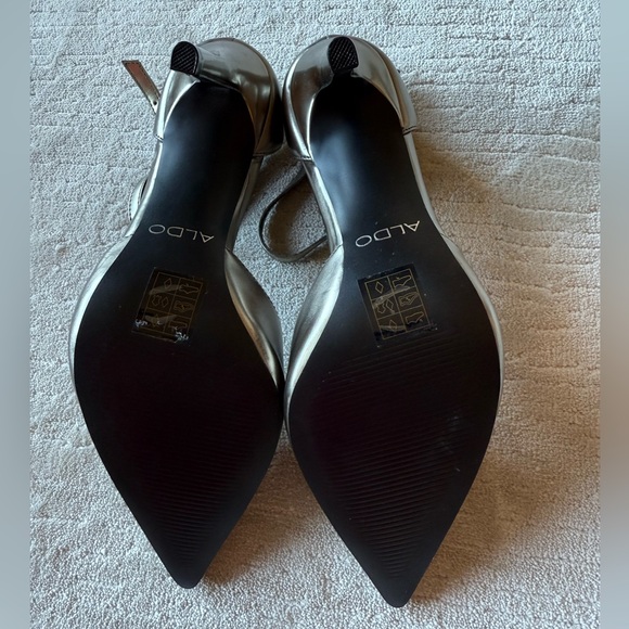 NWOT sandals - Picture 4 of 4